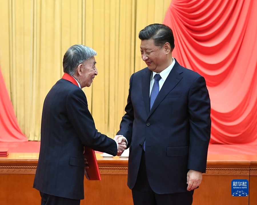 http://www.news.cn/politics/leaders/2021-11/03/1128026941_16359580958411n.JPG